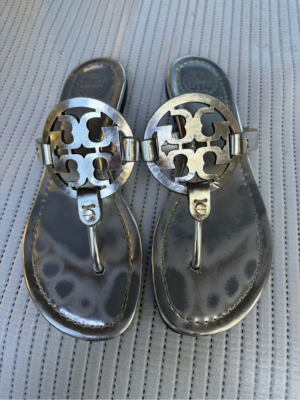 Tory Burch Metallic Silver Logo-Disc Thong Sandals